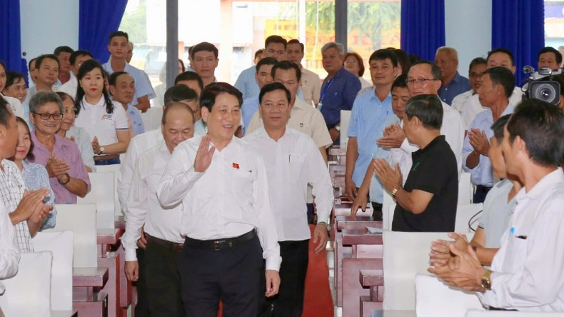 El presidente del país, Luong Cuong, se reúne con votantes en Ciudad Ho Chi Minh. (Foto: Nhan Dan) El presidente del país, Luong Cuong, se reúne con votantes en Ciudad Ho Chi Minh. (Foto: Nhan Dan)