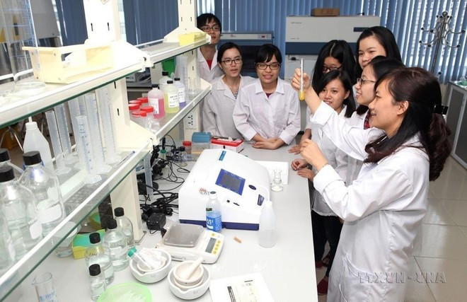 En octubre de 2010, la Universidad de Ciencia y Tecnología de Hanói, financiada por Francia, inauguró su primer curso. Esta es una de las cuatro universidades vietnamitas que cumplen con los estándares internacionales. (Fotografía: VNA) En octubre de 2010, la Universidad de Ciencia y Tecnología de Hanói, financiada por Francia, inauguró su primer curso. Esta es una de las cuatro universidades vietnamitas que cumplen con los estándares internacionales. (Fotografía: VNA)
