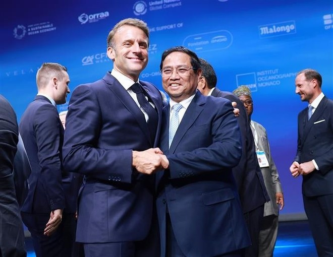 El primer ministro de Vietnam, Pham Minh Chinh, y el presidente francés, Emmanuel Macron, en la cita. (Fotografía: VNA) El primer ministro de Vietnam, Pham Minh Chinh, y el presidente francés, Emmanuel Macron, en la cita. (Fotografía: VNA)