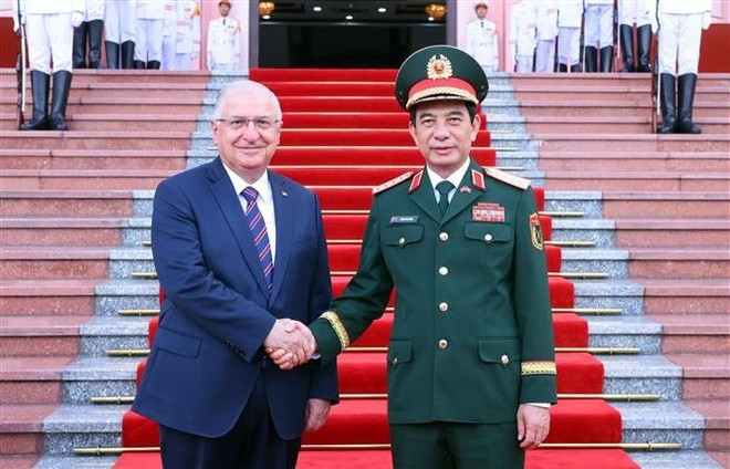 El ministro de Defensa de Vietnam, general Phan Van Giang, y su homólogo de Turquía, Yasar Guler. (Foto: VNA) El ministro de Defensa de Vietnam, general Phan Van Giang, y su homólogo de Turquía, Yasar Guler. (Foto: VNA)