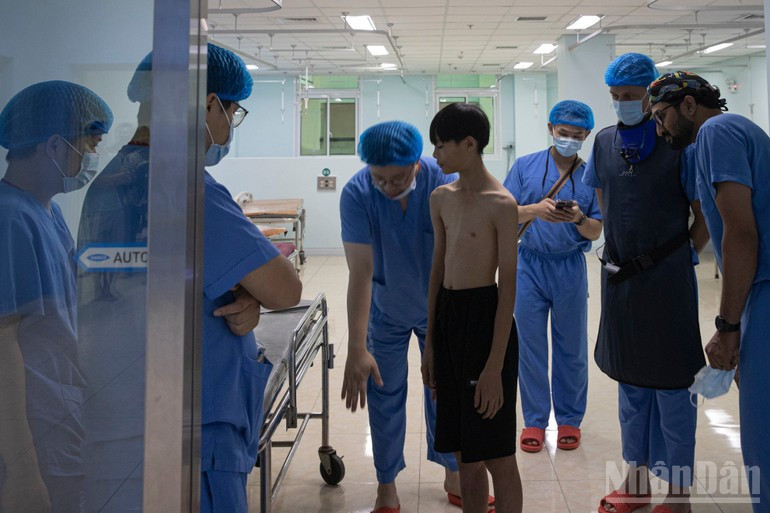 A los pacientes se les otorgan también regalos y ayudas económicas para apoyar su desplazamiento.