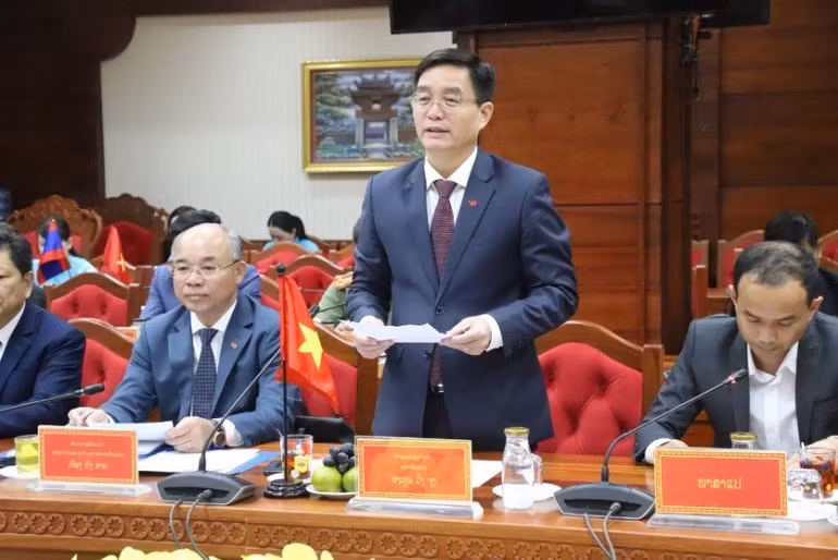 El secretario del Comité del Partido Comunista de Vietnam en Dak Lak, Nguyen Dinh Trung, interviene en la cita. (Fotografía: Nhan Dan)