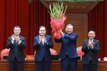 El Comité Central del PCV del XIV mandato acuerda por unanimidad la reelección de To Lam como secretario general para el XIV mandato.