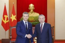 El secretario general del Partido Comunista de Vietnam, To Lam, y el secretario de Guerra de Estados Unidos, Pete Hegseth. (Foto: VNA)