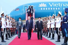 El secretario general del PCV, To Lam, llega a Pyongyang para iniciar su visita de Estado a Corea del Norte y asistir a la ceremonia conmemorativa del 80º aniversario de la fundación del Partido del Trabajo de Corea. (Foto: VNA)