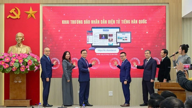 [Foto] Ceremonia de lanzamiento de publicación digital en coreano del periódico Nhan Dan