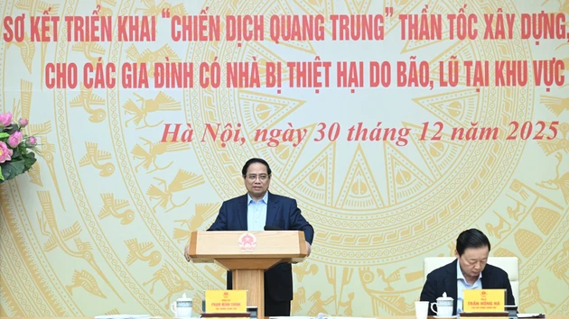 [Foto] Premier vietnamita revisa despliegue de Campaña Quang Trung