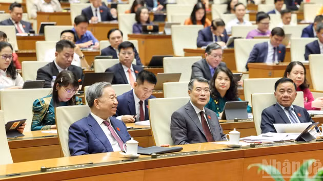 [Foto] Parlamento vietnamita debate la implementación del plan de desarrollo socioeconómico 