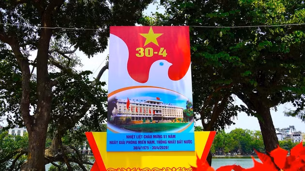 [Foto] Hanói celebra días festivos con pancartas y carteles