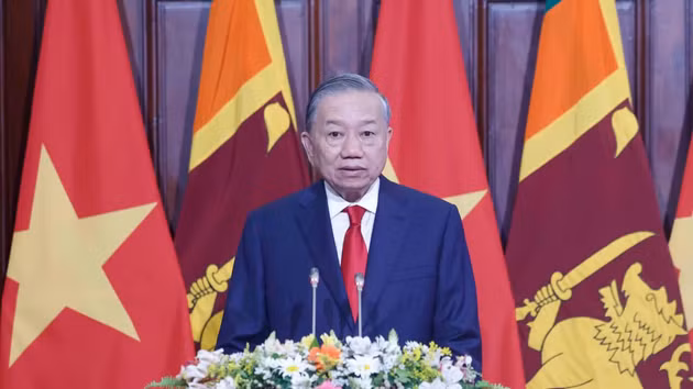El secretario general del PCV y presidente de Vietnam, To Lam, interviene en el encuentro con la prensa con motivo de su visita de Estado a Sri Lanka. (Foto: Thong Nhat/VNA)