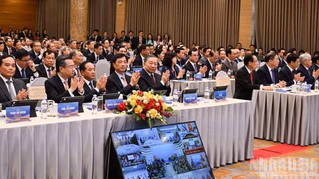 [Foto] Dirigentes del Partido y del Estado asisten a la 33ª Conferencia Diplomática