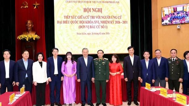  El secretario general del PCV, To Lam, y los delegados en el diálogo entre electores y candidatos a diputados de la Asamblea Nacional para el período 2026-2031, en la circunscripción electoral número 1 de Hanói.