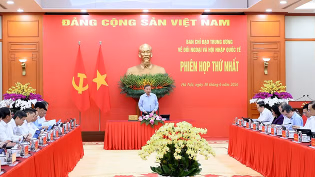El secretario general del Partido Comunista y presidente de Vietnam, To Lam, preside la primera sesión del Comité Directivo Central sobre Asuntos Exteriores e Integración Internacional.