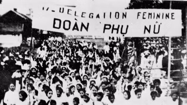 1/5/1938: Más de 25 mil personas en Hanoi marchan por la libertad y la democracia. (Foto: VNA)