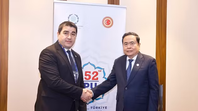 El presidente de la ANV, Tran Thanh Man, se reúne con el presidente del Parlamento de Georgia, Shalva Papuashvili. (Foto: Doan Tan/VNA)