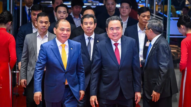 [Foto] Líder legislativo vietnamita asiste a ceremonia de entrega de premios VinFuture 2025