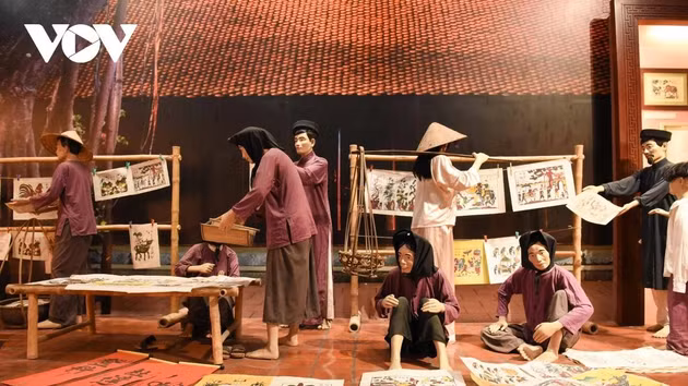 Inauguran en Bac Ninh exposición de pinturas folclóricas vietnamitas