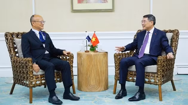El primer ministro vietnamita, Le Minh Hung, se reúne con el presidente del Banco Asiático de Desarrollo, Masato Kanda. (Foto: VNA)