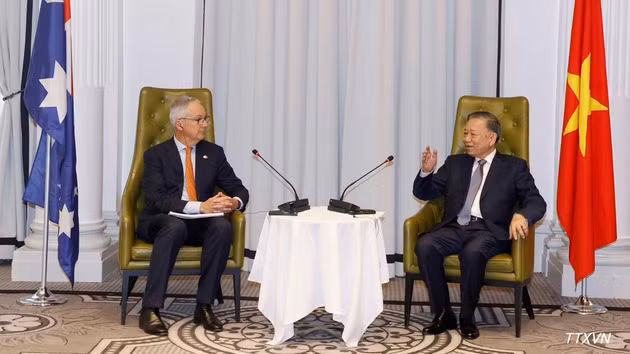 [Foto] Máximo dirigente vietnamita recibe al enviado especial del Gobierno australiano para el Sudeste Asiático