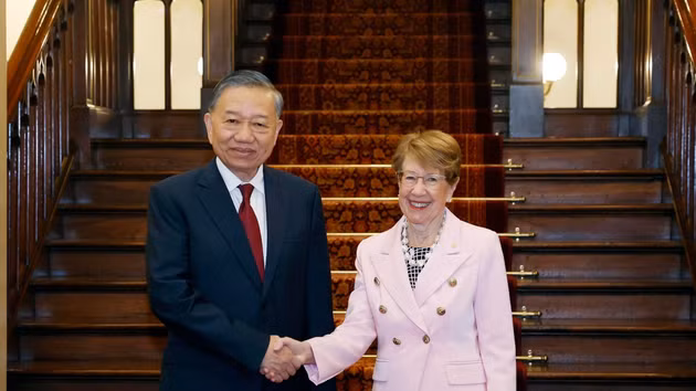 El secretario general del Partido Comunista de Vietnam y presidente del país, To Lam, y Margaret Beazley, gobernadora de Nueva Gales del Sur. (Foto: VNA)