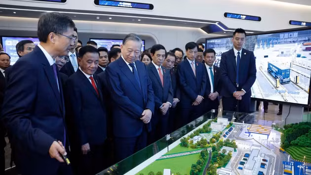 [Foto] Máximo dirigente vietnamita visita Centro de Cooperación para la Aplicación de IA China-Asean