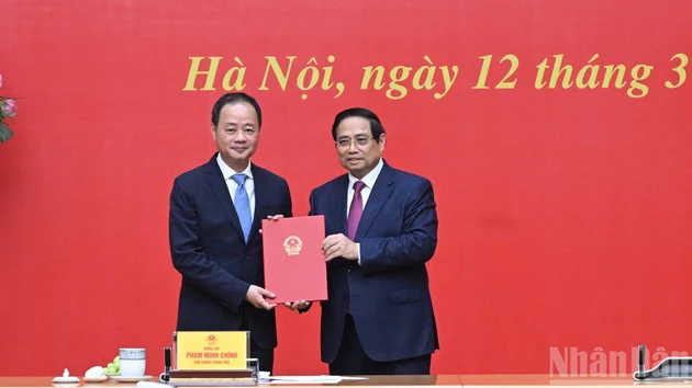 [Foto] Premier vietnamita nombra nuevo presidente de Academia de Ciencia y Tecnología de Vietnam