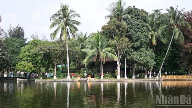 [Foto] Premier de Vietnam rinde homenaje al Presidente Ho Chi Minh en la Casa 67