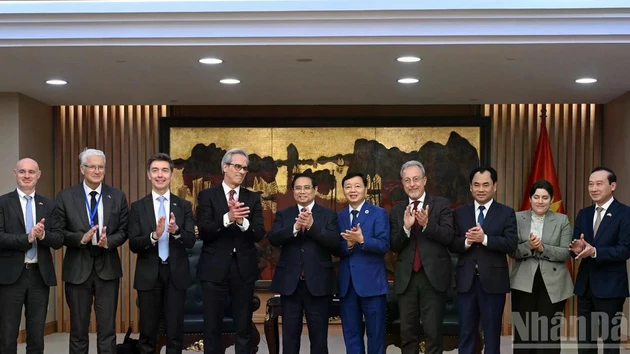 [Foto] Premier vietnamita recibe a delegación de Comisión Europea