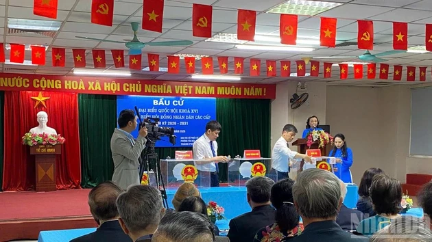 [Foto] Prensa vietnamita garantiza cobertura plena de elecciones legislativas 