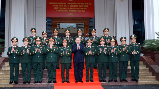 [Foto] Conmemoran 80 aniversario de la fundación de Fuerza de Artillería y Misiles