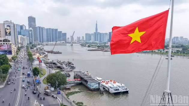 [Foto] Ciudad Ho Chi Minh se engalana para conmemorar el día de la reunificación