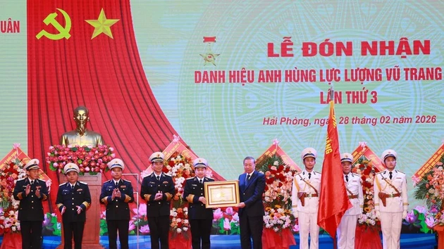 [Foto] Secretario general To Lam condecora a Armada Popular de Vietnam
