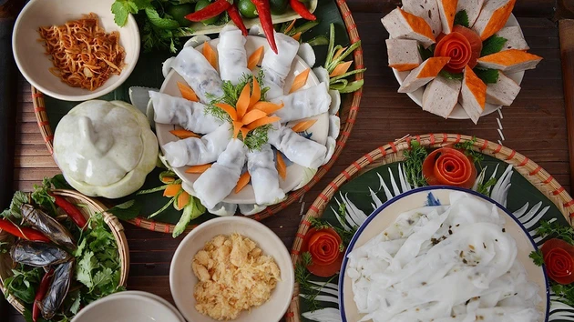 Reconocen valores patrimoniales del oficio de elaboración de rollitos de arroz de Thanh Tri 