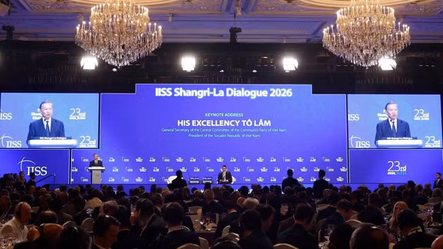 El secretario general del Partido Comunista y presidente de Vietnam, To Lam, pronuncia el discurso principal del 23º Diálogo de Shangri-La.