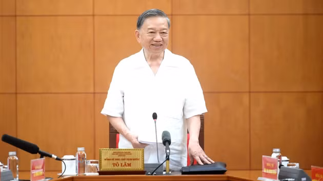 El secretario general del Partido Comunista y presidente de Vietnam, To Lam, interviene en la reunión.