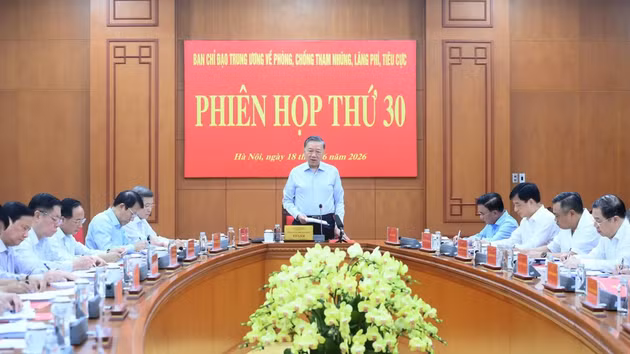 El secretario general del Partido Comunista y presidente de Vietnam, To Lam, conduce la 30ª reunión del Comité Directivo Central para la lucha contra la corrupción, el despilfarro y la negatividad.