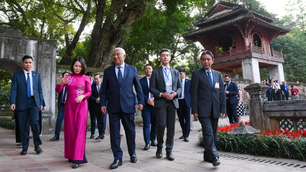 [Foto] Presidente de Consejo Europeo visita Templo de la Literatura en Vietnam