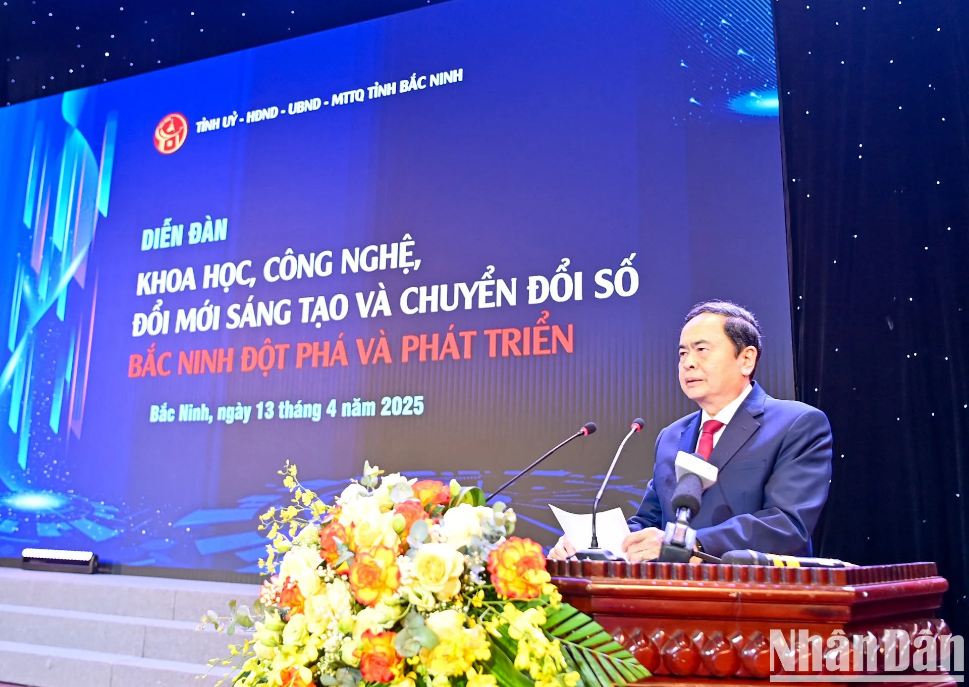 El presidente de la Asamblea Nacional de Vietnam, Tran Thanh Man, pronuncia un discurso.
