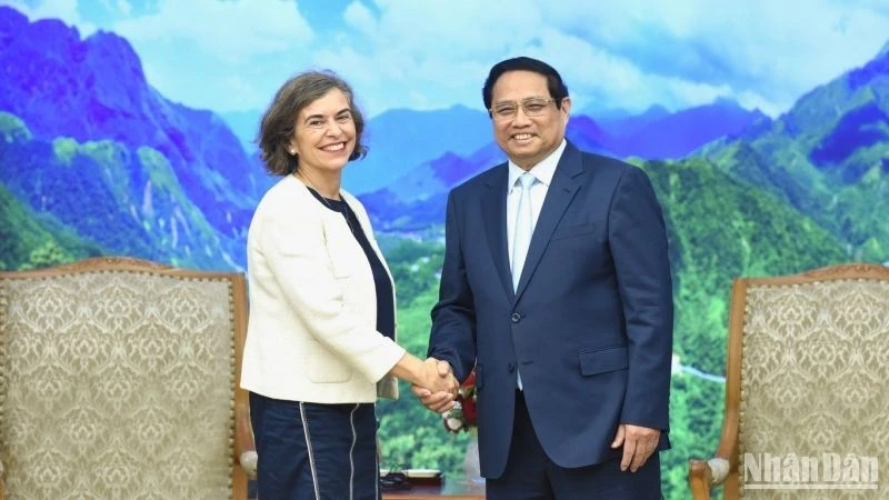 El primer ministro de Vietnam, Pham Minh Chinh, recibe a la embajadora española, Carmen Cano de Lasala. (Fotografía: Nhan Dan)