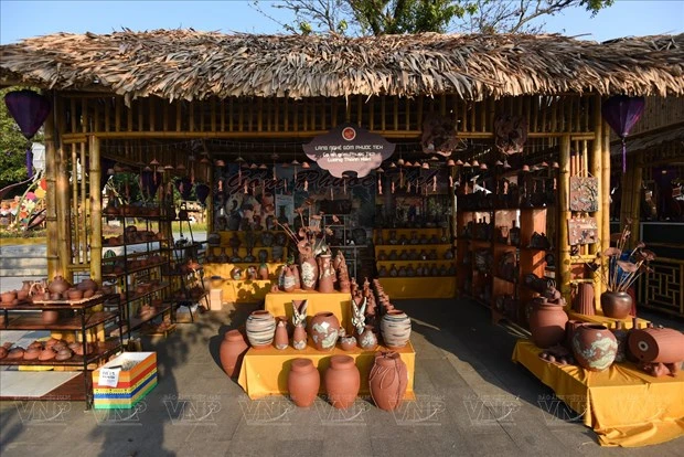 Artículos de la aldea exhibidos en el Festival de Artesanía Tradicional de Hue. (Fotografía: VNA)