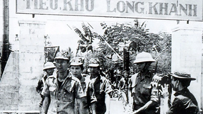 El Ejército vietnamita toma el control de la subregión de Long Khanh. (Foto: VNA)