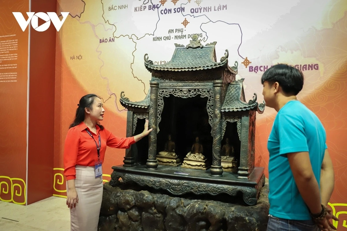 El espacio impresionante de la exhibición de los tesoros nacionales.