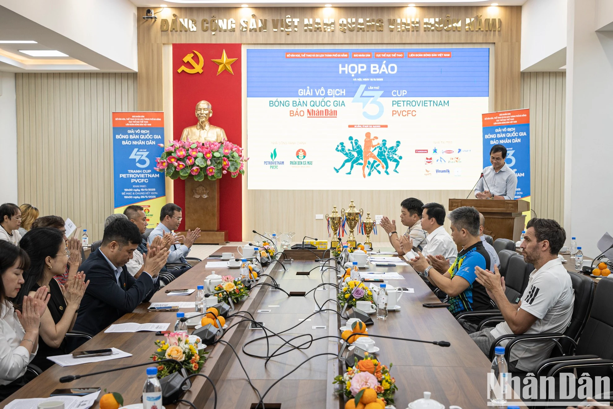 [Foto] Rueda de prensa del 43º Campeonato Nacional de Tenis de Mesa del periódico Nhan Dan
