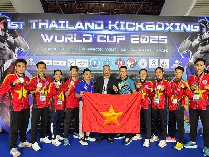 Atletas y entrenadores vietnamitas en el torneo (Foto: VNA)