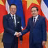 El presidente de la Asamblea Nacional de Vietnam, Tran Thanh Man (derecha), y el primer ministro de Tailandia, Anutin Charnvirakul. (Foto: Nhan Dan)