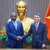 El primer ministro de Vietnam, Le Minh Hung, recibe al ministro de Asuntos Exteriores de Angola, Téte António. (Foto: Thanh Giang)