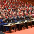 Dirigentes y exdirigentes del Partido y del Estado vietnamitas, junto con demás delegados, presencian la inauguración del IX Congreso Nacional de la Asociación de Agricultores del país.