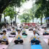 Vista de la sesión de yoga enmarcada en el evento. (Foto: Nhan Dan)
