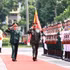 El general Nguyen Tan Cuong, jefe del Estado Mayor General del Ejército Popular de Vietnam y viceministro de Defensa, y el general Romeo Brawner Junior, jefe del Estado Mayor de las Fuerzas Armadas de Filipinas, en el acto de bienvenida. (Foto: VNA)