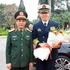 El general Phan Van Giang dio la bienvenida a su homólogo chino Dong Jun en su visita a la Brigada de Fuerzas Especiales 113. (Foto: qdnd.vn)